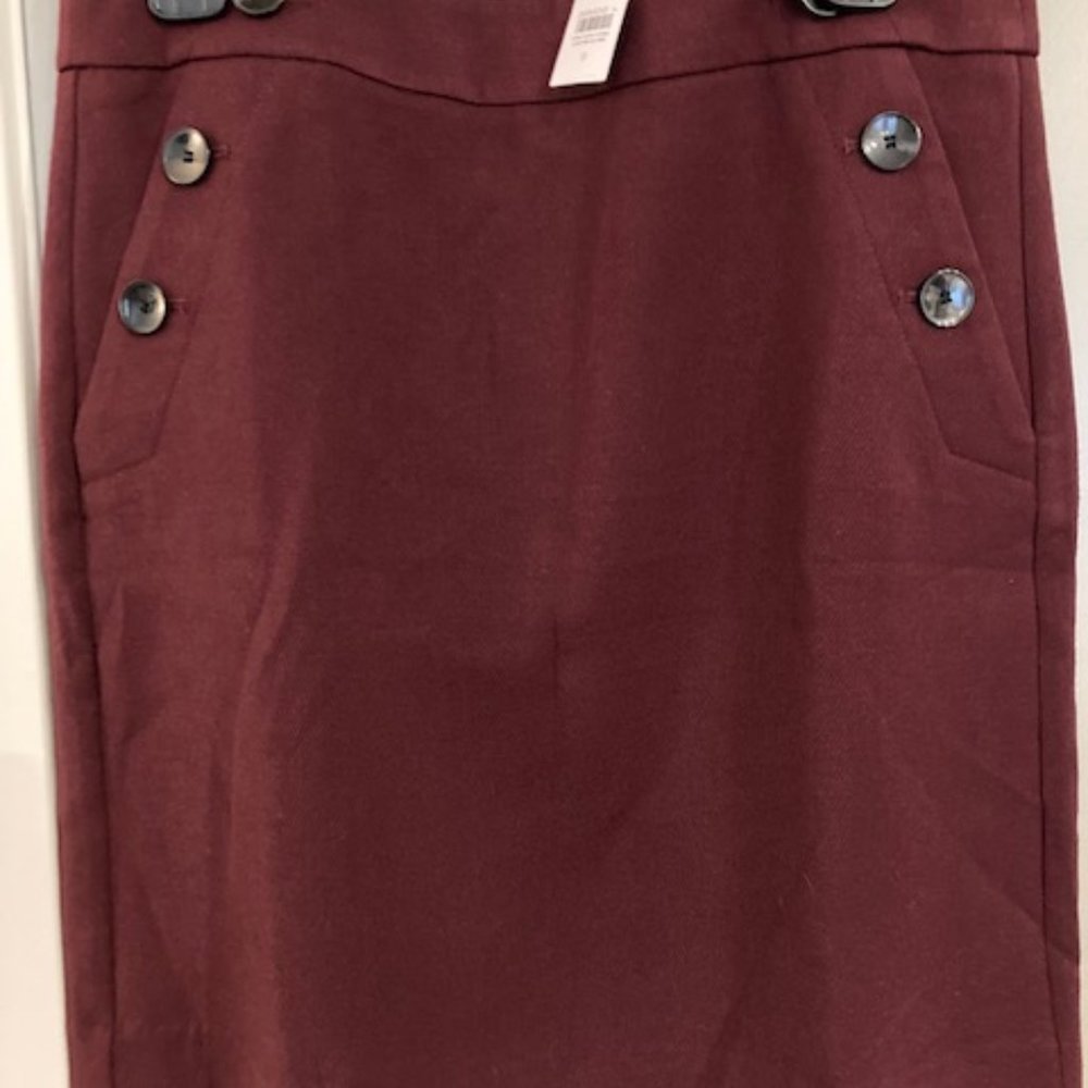 Maroon knee length skirt - NEW